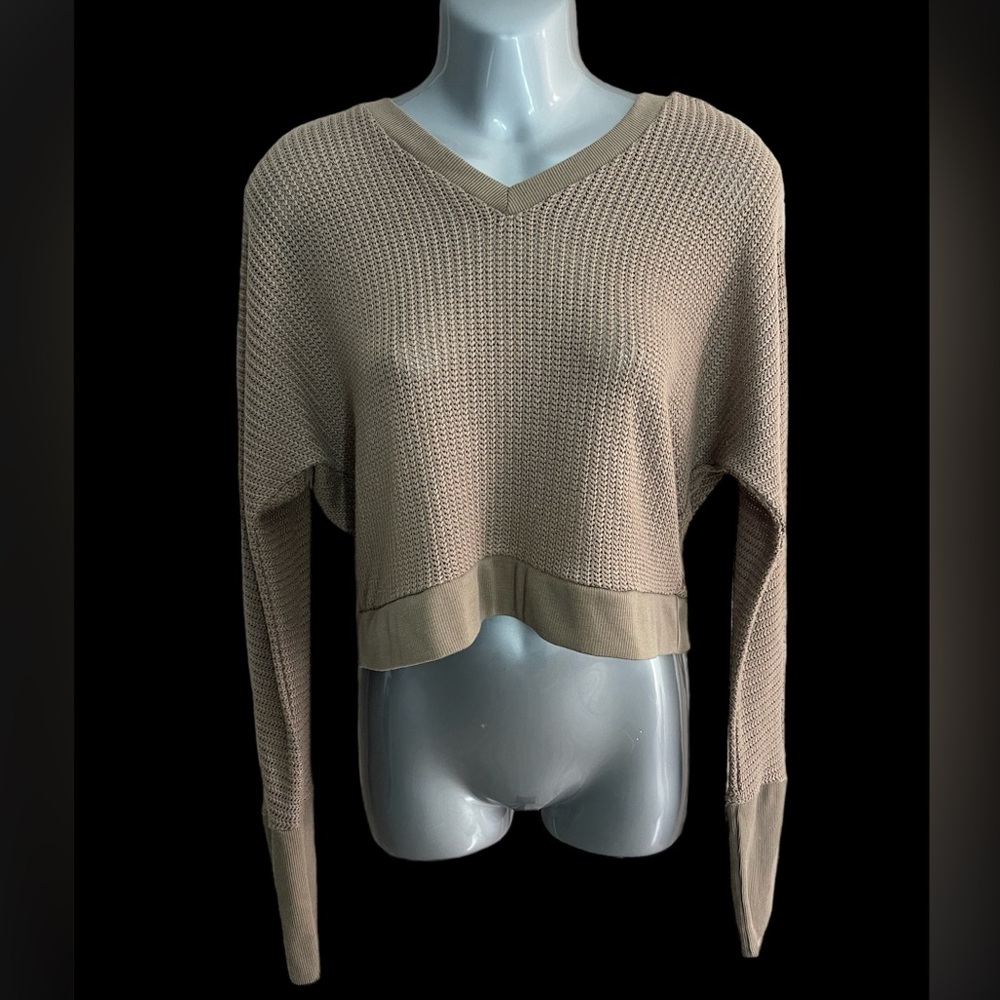 Brand- Papaya Knit Crop Hoddie Size-Medium (No flaws)